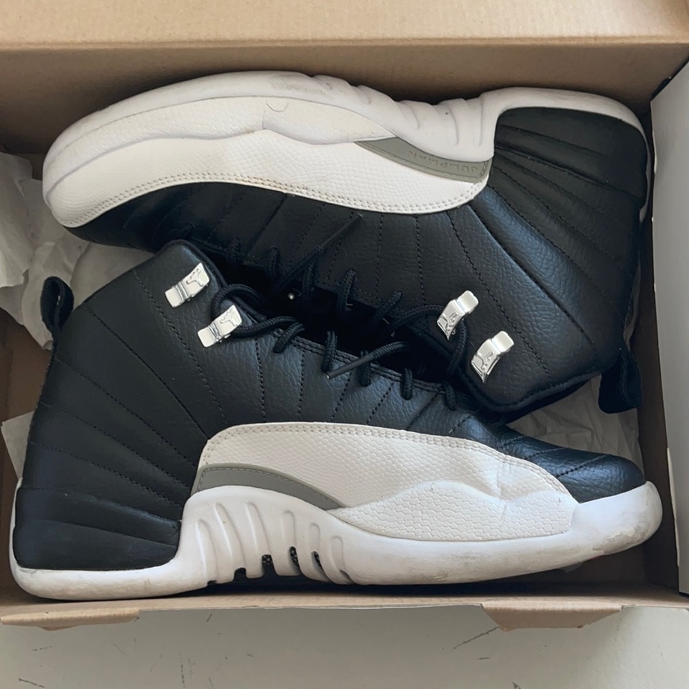 Air Jordan 12 Retro 7 Youth - Size 9 in women